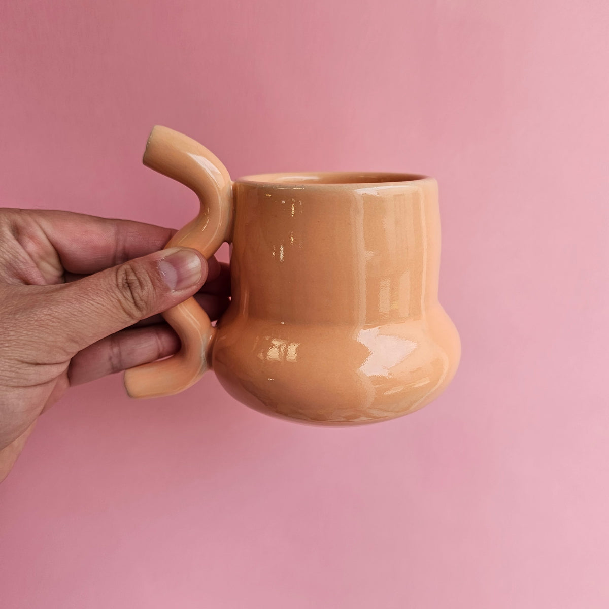 PEACHY SQUIGGLE MUG