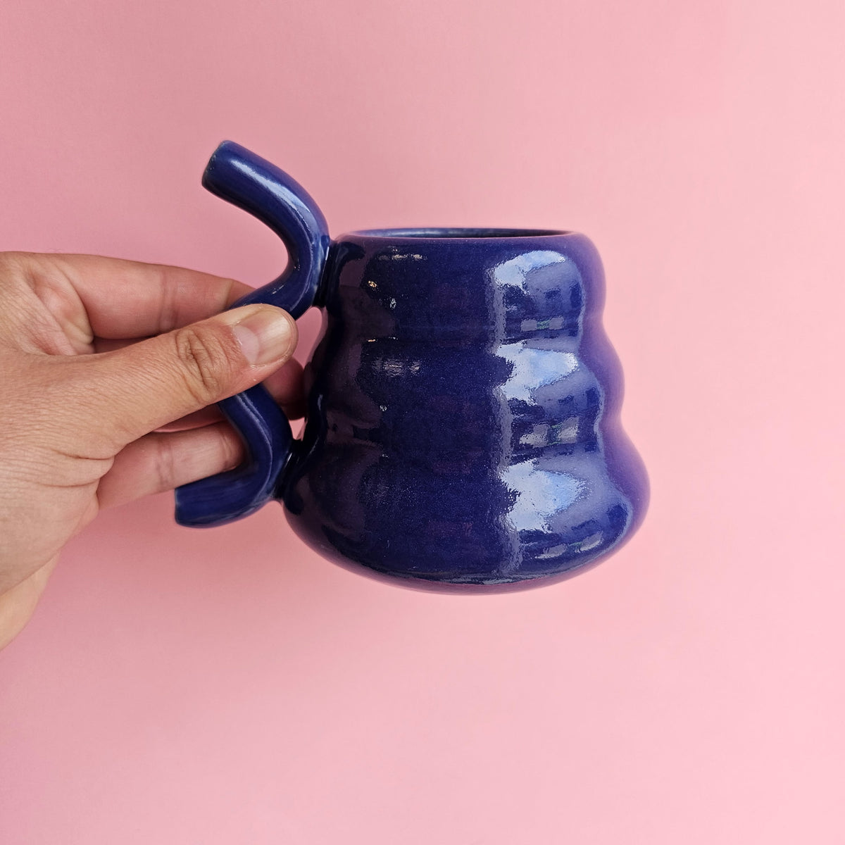BLUE GLASS CHUBBY SQUIGGLE MUG